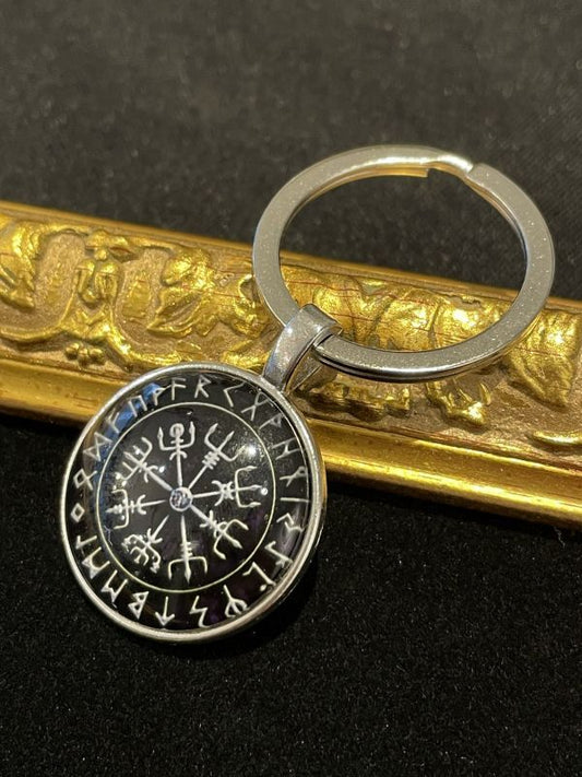 心が迷わないように!進むべき道を示す★ヴァイキングコンパス キーリングブラック 聖なるルーン文字〜Vegvisir〜