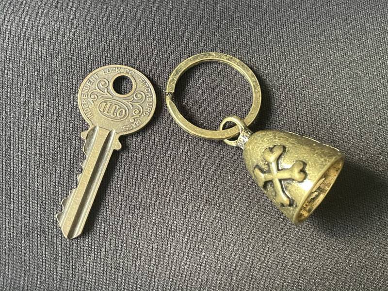 道路の悪魔を封じ込め、様々な災難から身を守る★バイカーベル キーリング クロスG