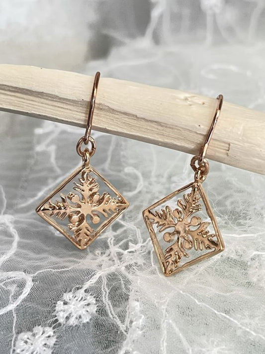 幸福に包まれた神聖なモチーフ◇ハワイアンジュエリーピアス Ulu(ウル)=パンの木 PG