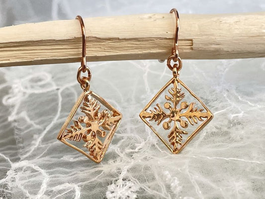 幸福に包まれた神聖なモチーフ◇ハワイアンジュエリーピアス Ulu(ウル)=パンの木 PG