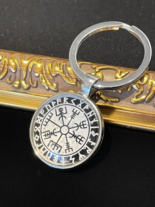 心が迷わないように!進むべき道を示す★ヴァイキングコンパス キーリングホワイト 聖なるルーン文字〜Vegvisir〜