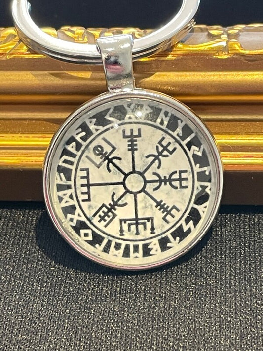 心が迷わないように!進むべき道を示す★ヴァイキングコンパス キーリングホワイト 聖なるルーン文字〜Vegvisir〜
