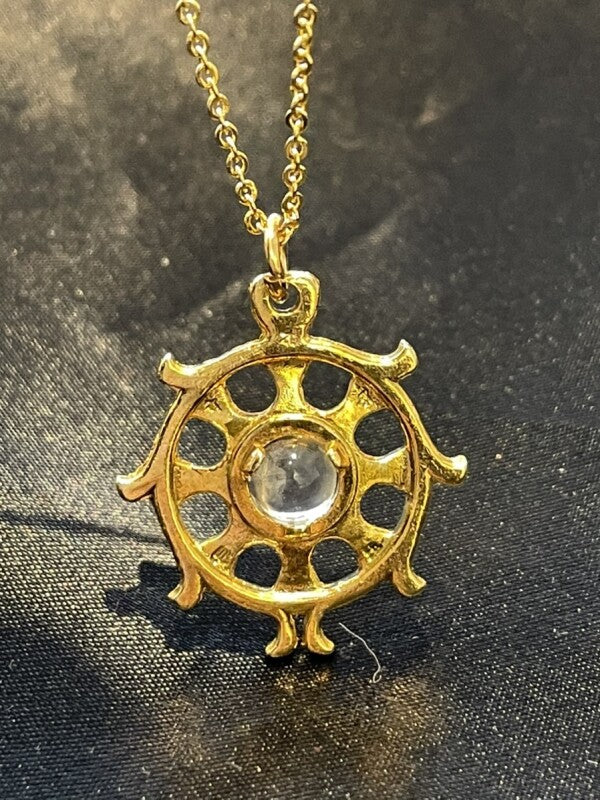 邪を砕き幸運が回り続ける!法輪(ダルマチャクラ)&全てを浄化する水晶 ネックレス