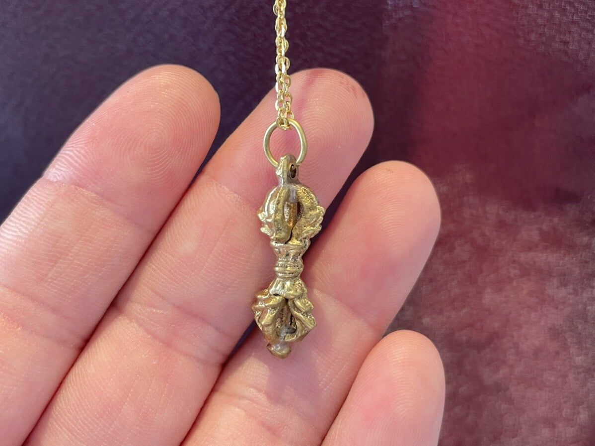 強力な力を持ち、厄・災難を振り払う!バジュラ ゴールドネックレス