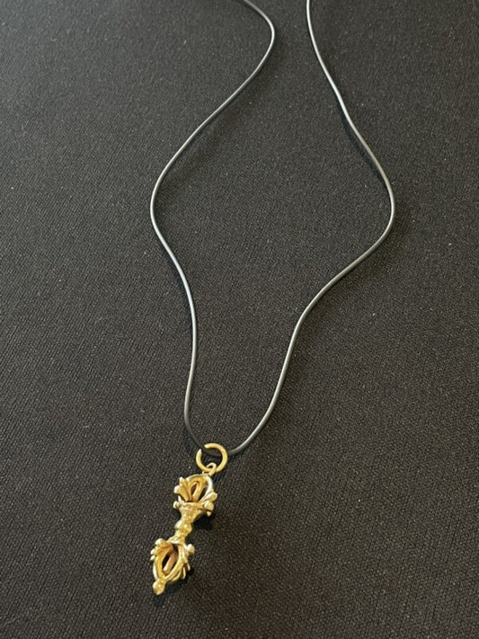 強力な力を持ち、厄・災難を振り払う!バジュラ ゴールドペンダント