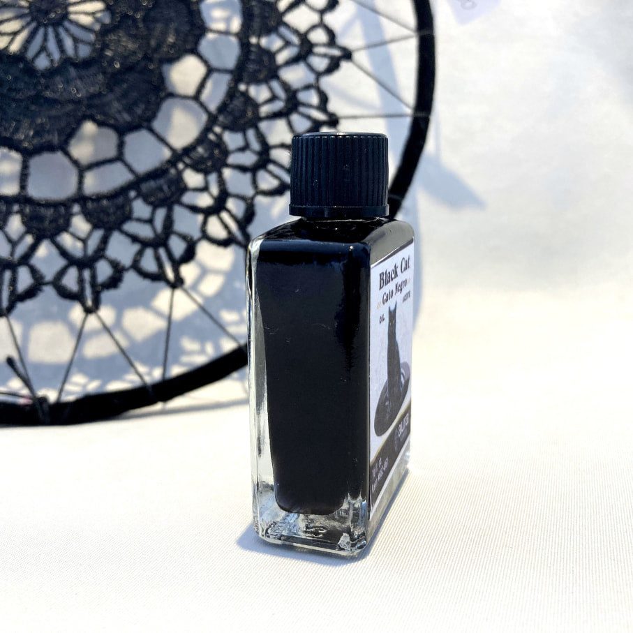 スピリチュアルなパワーで人生に幸せをもたらすオイル 黒猫/Blackcat