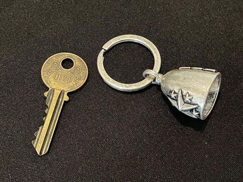 道路の悪魔を封じ込め、様々な災難から身を守る★バイカーベル キーリング スターS