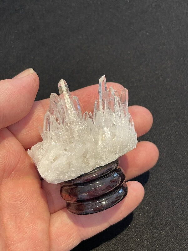 【1点もの】全てを浄化する万能の強運石 神秘!群生 天然水晶クラスター 台付き c