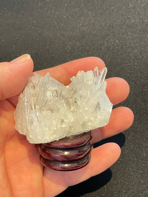 【1点もの】全てを浄化する万能の強運石 神秘!群生 天然水晶クラスター 台付き b