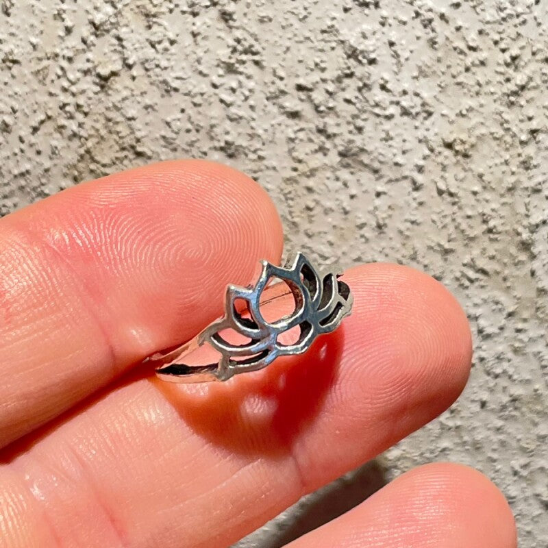 強く生き抜く無限の力がもたらされる!LOTUS(蓮の花)リング小(11号)