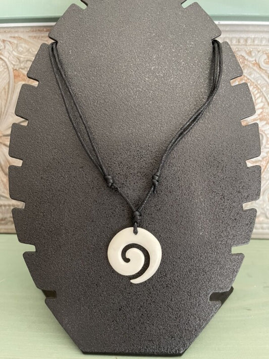 生き抜く力のKoru★ニュージーランド マオリ族のお守りネックレス