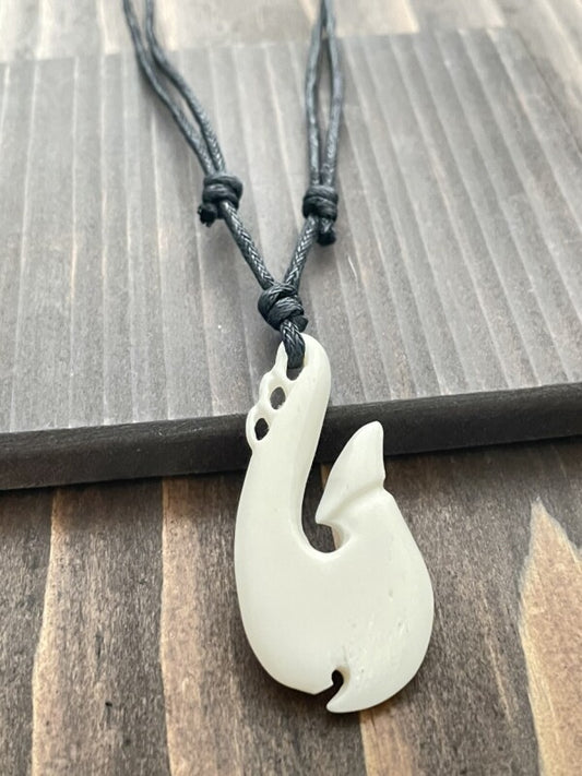 幸運をつり上げるフィッシュフック C★ニュージーランド マオリ族のお守りネックレス