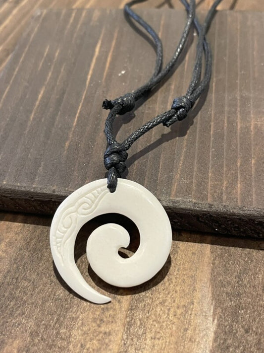 生き抜く力のKoru★ニュージーランド マオリ族のお守りネックレス