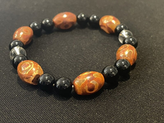 天空に舞う龍のように運気の上昇気流を作り出し、富と地位を得る!龍紋天珠&オニキス・水晶ブレス