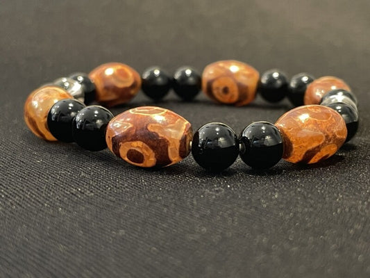 天空に舞う龍のように運気の上昇気流を作り出し、富と地位を得る!龍紋天珠&オニキス・水晶ブレス