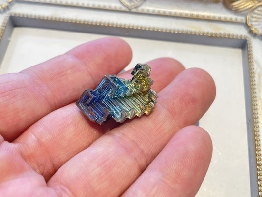 夢や目標に向かって真っ直ぐ前進させ、成功へ導く!ビスマス結晶 C