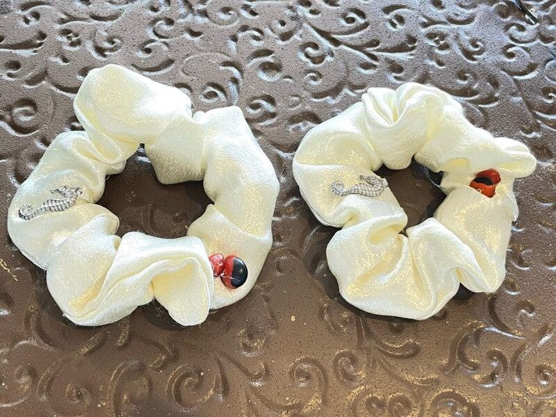 ペルーの恋愛成就☆シュシュ on ワイルーロの実♂♀ オス&メス