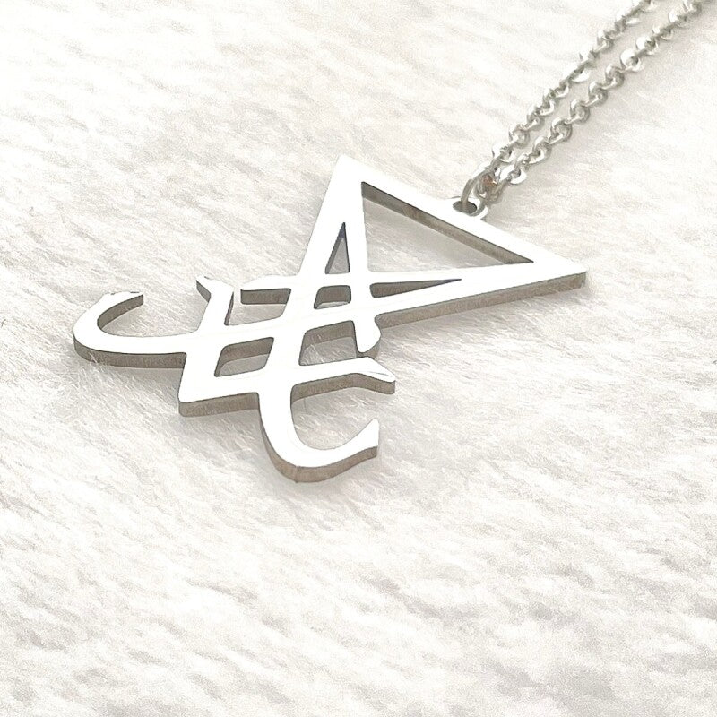 嫌な相手にトラブルを与える!魔術ペンダント ルシファー