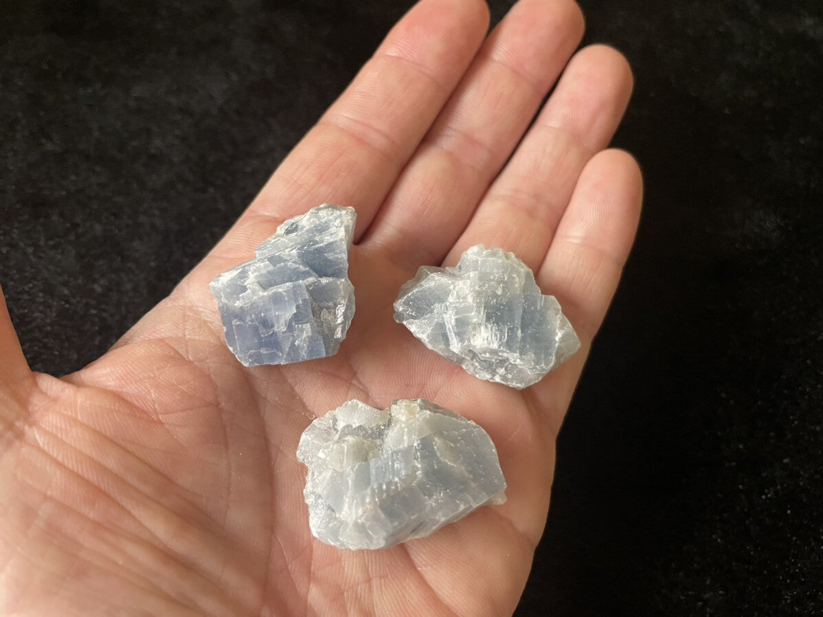 人間関係改善!循環とヒーリングの石 ブルーカルサイト(方解石)原石(一つの価格)