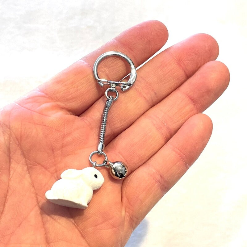 運気がどんどん上がる!白うさぎキーホルダー