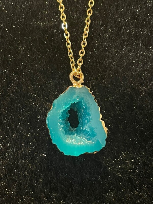 最高の運気を集める【龍脈】トレジャーメノウネックレス 原石タイプ ブルー