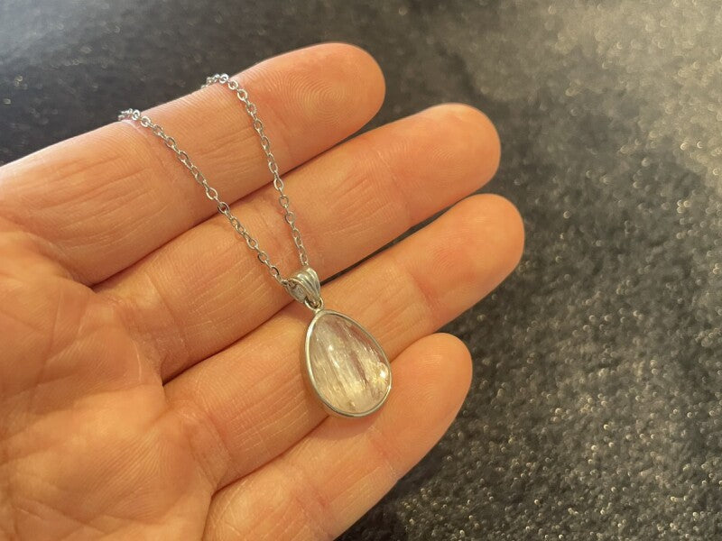 また恋をしたくなる…人を愛する気持ちを取り戻す クンツァイトネックレス