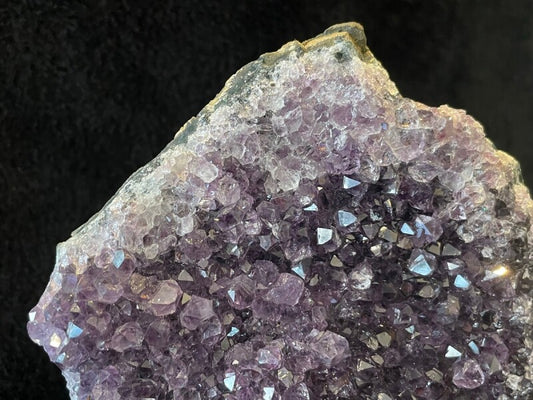 絶大なる運を引き寄せるパワー!アメジスト原石・台付き ウルグアイ