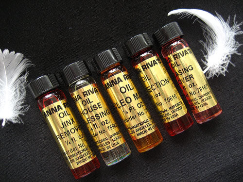 善悪どちらの願掛けにも使用できる!魔術オイル Gris Gris(グリ・グリ)