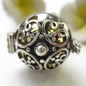 ガムランボール☆アクアマリン 3月の誕生石(恋愛・結婚のお守り)