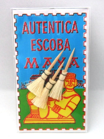 幸運もお金も恋も厄払いも!マヤの白ホウキ