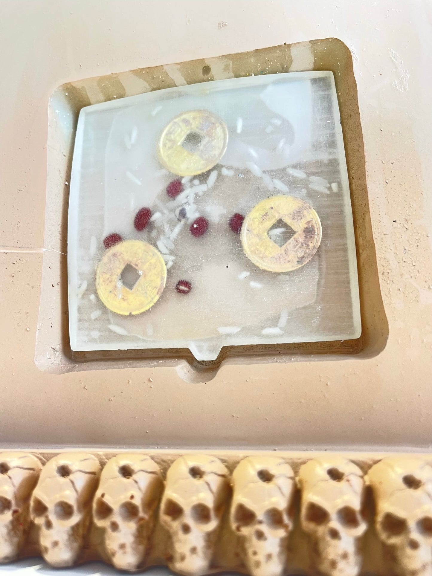 どんな願いも叶えるといわれる奇跡の聖人!MONEYサンタ・ムエルテ像 台座DX