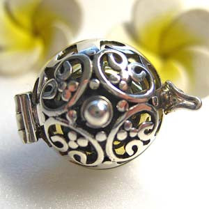 ガムランボール☆ラブラドライト(あらゆる事が動き出すといわれるお守り)