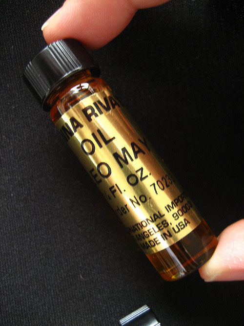 財布に塗って莫大な財産を!おまじないオイル Money Mist(マネー・ミスト)