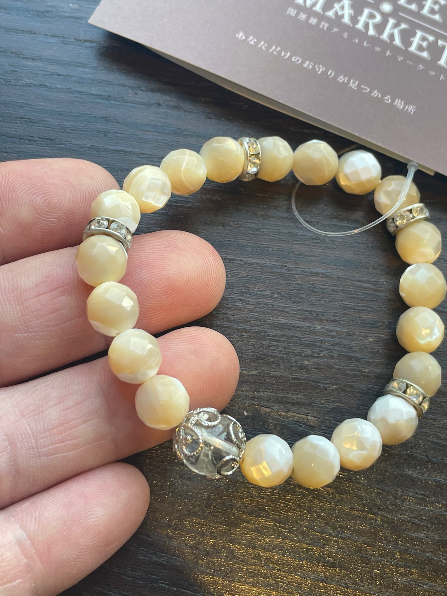 女性を強い力で守る!人間関係や愛情を深める マザーオブパール カフェオレ&水晶 ブレスレット