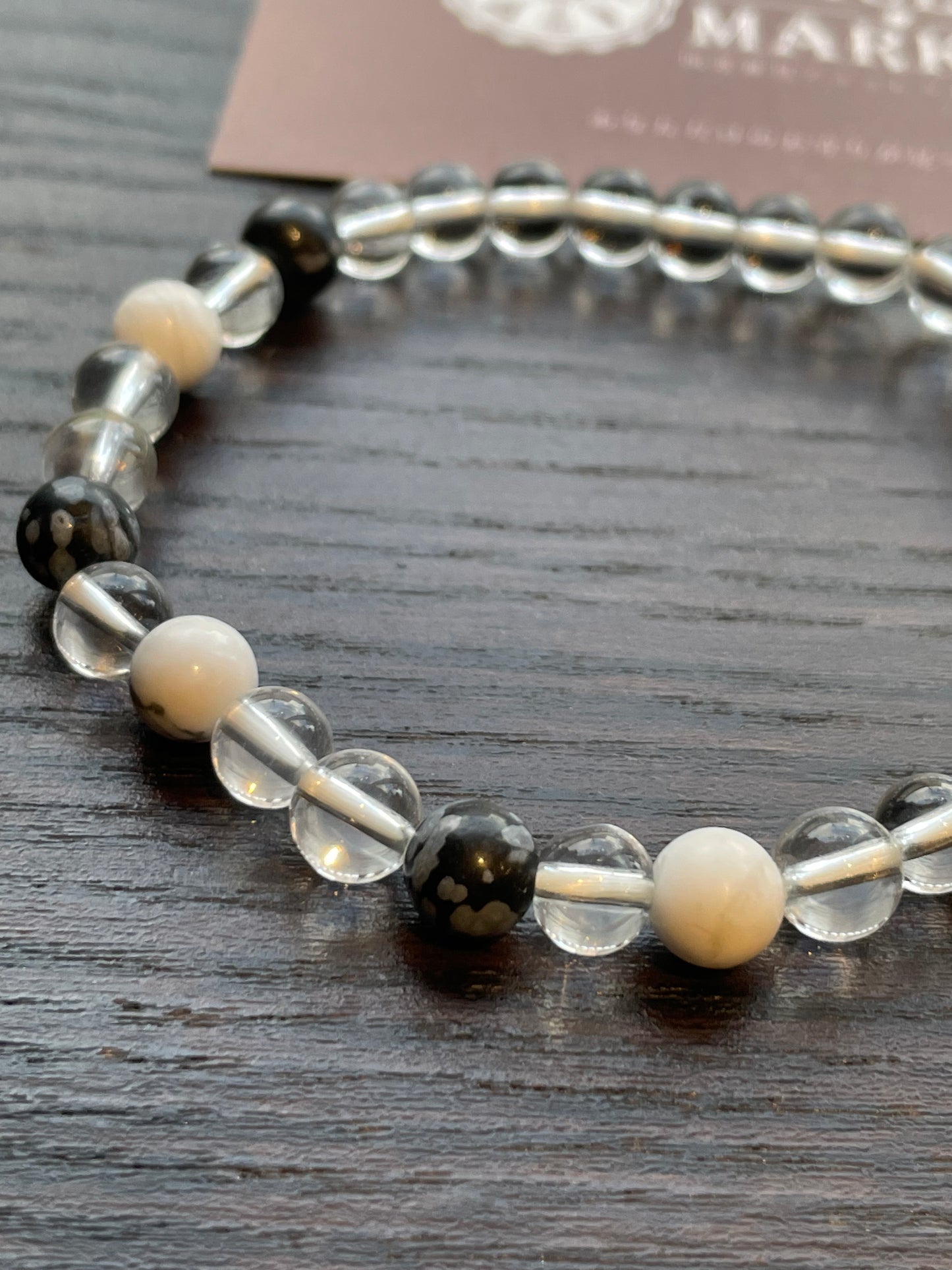 本来の自分が見つかる スノーフレークオブシディアン&悪しき物を眺ね返す ハウライト&水晶ブレスレット