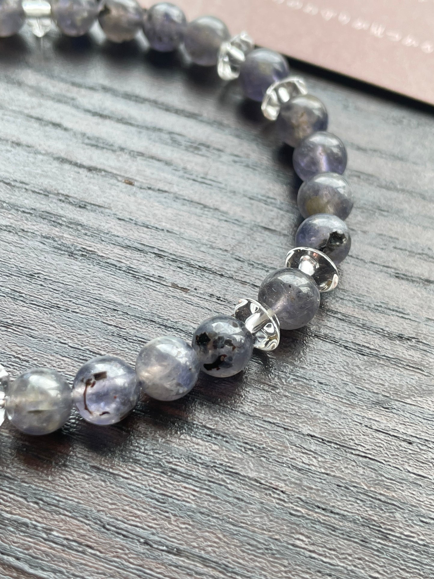 人生に羅針盤的導きを与える アイオライト&強力な浄化の力 水晶 ブレスレット