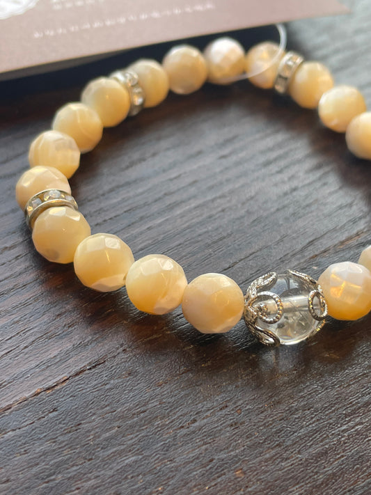 女性を強い力で守る!人間関係や愛情を深める マザーオブパール カフェオレ&水晶 ブレスレット