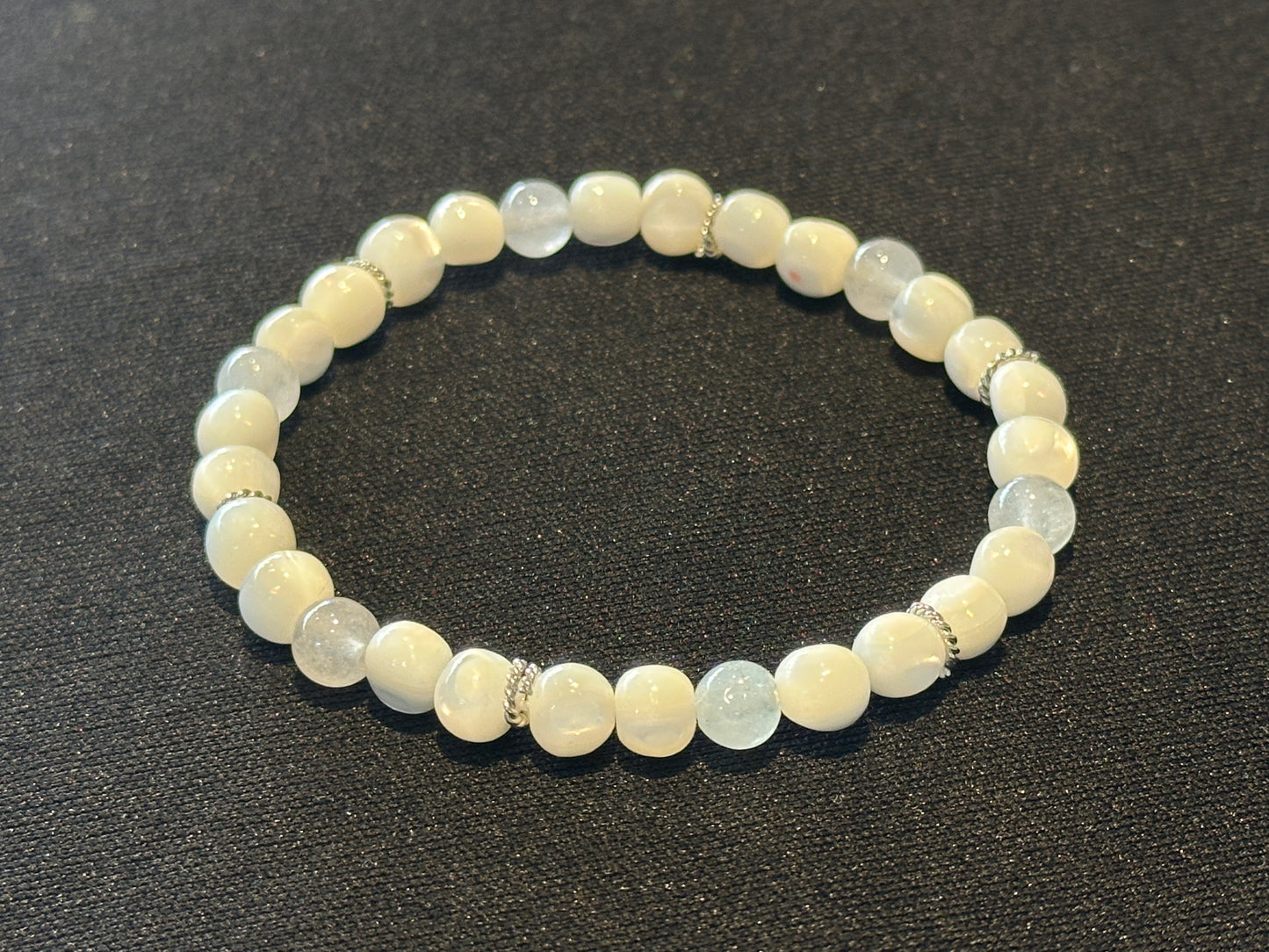 トラウマ癒し・邪気払い・前向きな心を導く。ウィスタリアパープルジェイド＆シェル ブレスレット