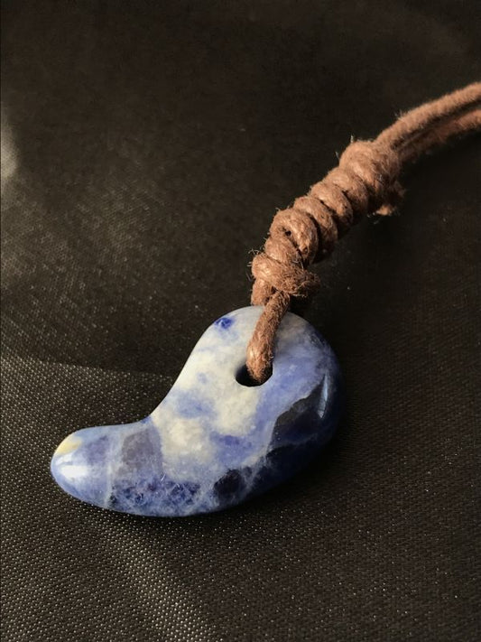 魔を祓い幸運を呼ぶ勾玉！★知力・集中力を高める「合格石」ソーダライト