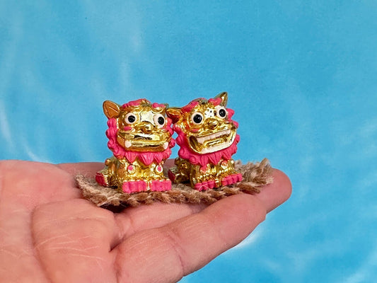 沖縄伝統の守り神 魔除けのシンボルシーサー ペア置物 小　金ピンク