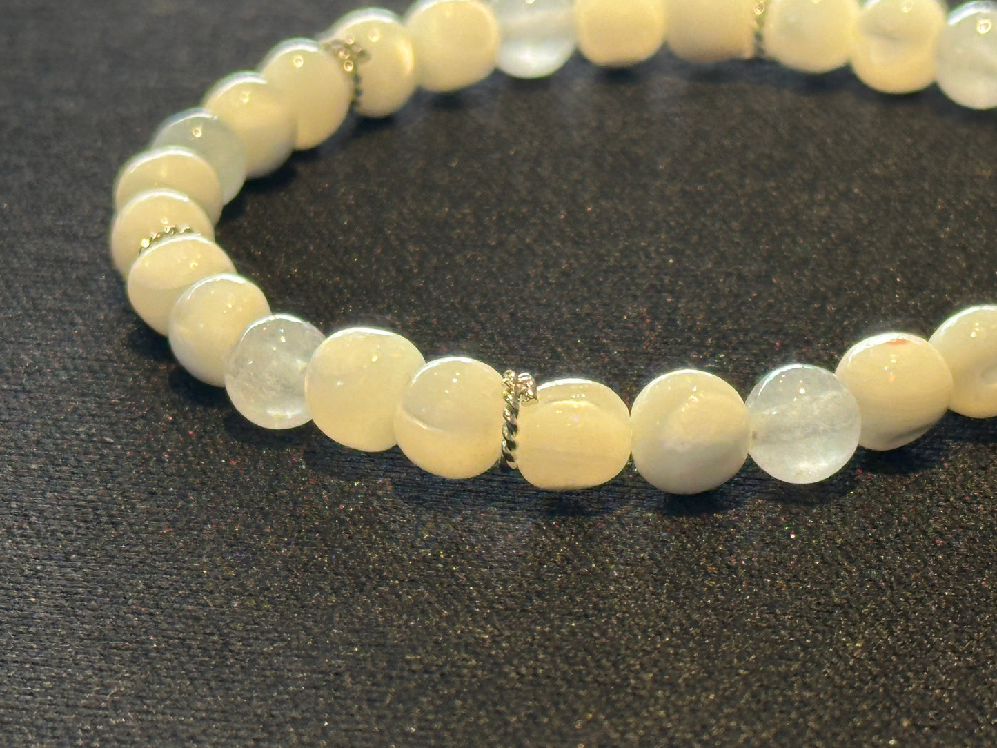 トラウマ癒し・邪気払い・前向きな心を導く。ウィスタリアパープルジェイド＆シェル ブレスレット