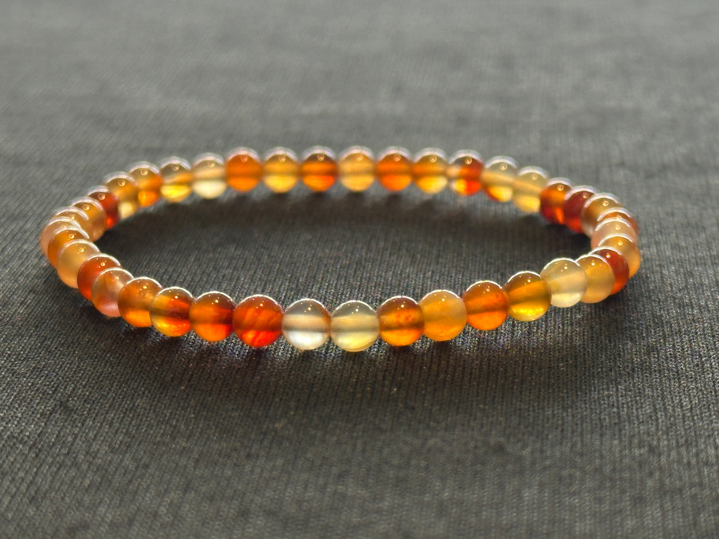 力強さと勇気を与え、目標の達成や成功に導く！カーネリアン4mm珠ブレスレット