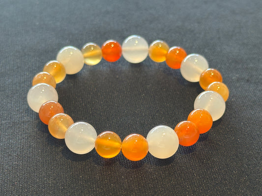 プラスのエネルギーを与え、人間関係を円滑にする。ホワイト＆オレンジカルセドニー ブレスレット
