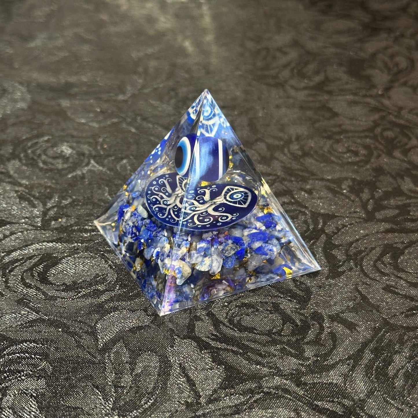 【魔除け＆開運力を放出】オルゴナイト・ピラミッド▲ナザールボンジュウ＆ツリー5cmラピスラズリ▲マイナスエネルギーをプラスに変え良い気の流れを作り出す変換装置！