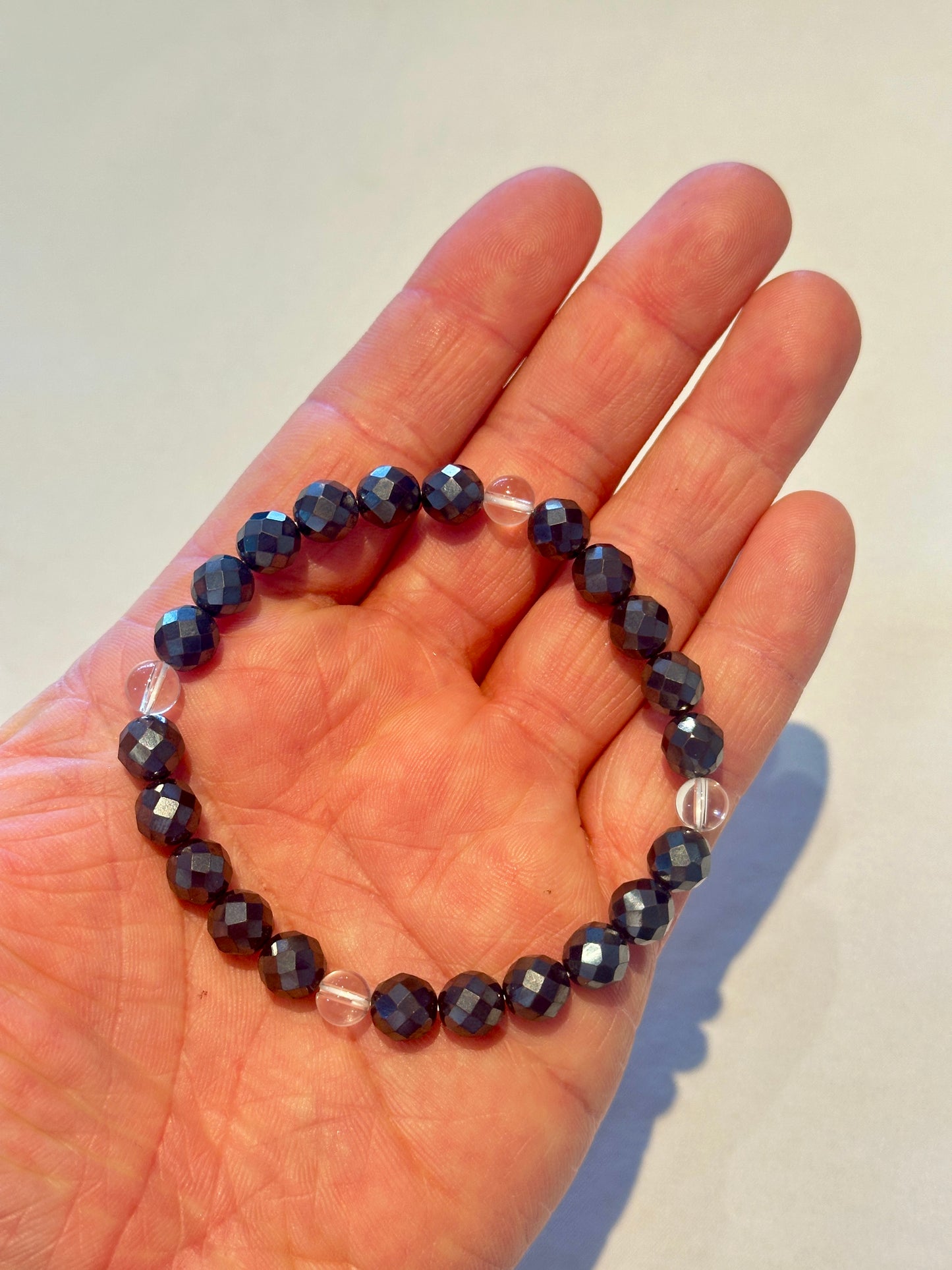 勇気と強い意志を与える！ ヘマタイト多面カット＆水晶ブレスレット