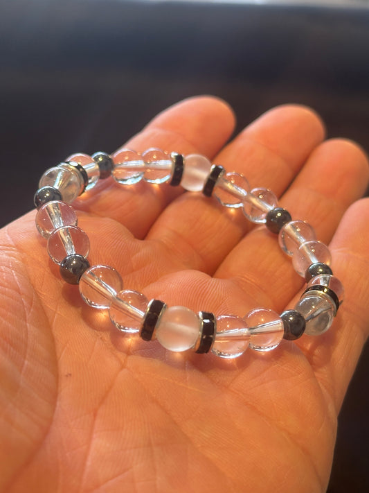 二つの石で強力邪気祓い！ヘマタイト＆水晶ブレスレット