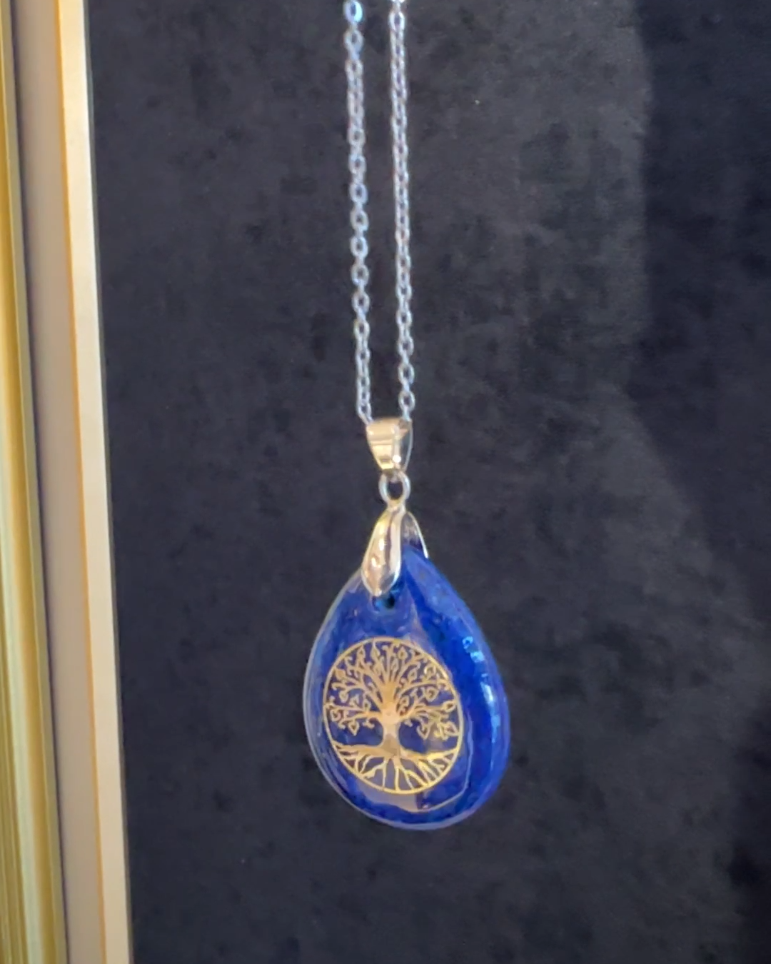 真実を見抜き、揺るぎない自分を取り戻す。ラピスラズリ × ツリーオブライフ ネックレス