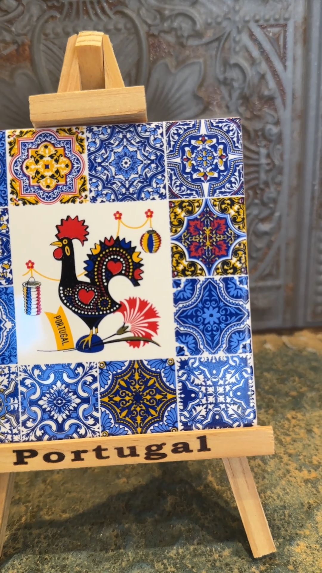 幸運を呼び込む♪ポルトガル🐓奇跡を起こしたバルセロスの雄鶏 伝統的な装飾タイル”アズレージョ” イーゼル付き