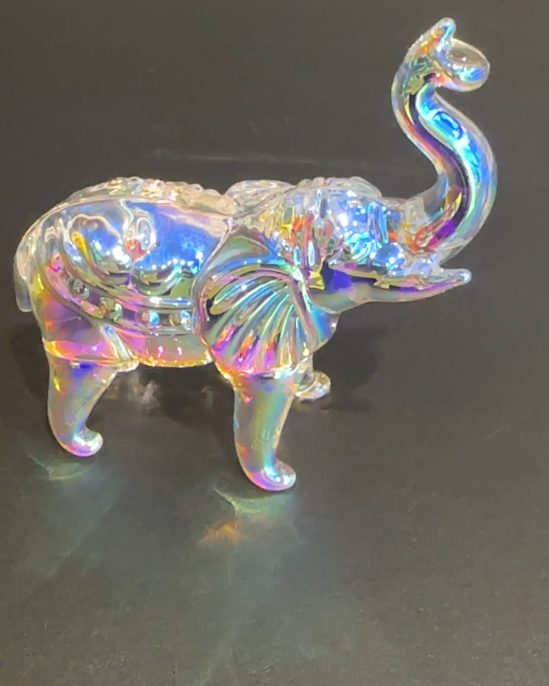 邪気を払い空間を浄化！幸運が舞い降りる🐘 象クリスタル置物